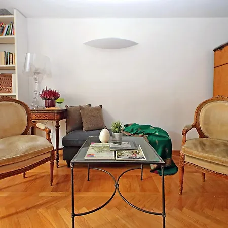 Piazza Venezia Apartment